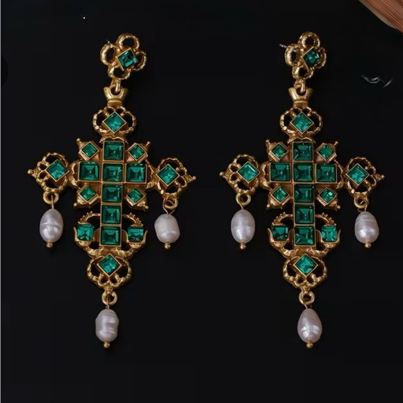 Elegant Gold and Green Cross Earrings with Pearls - Picture 2 of 4